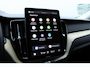 Volvo XC60 T6 Plug-in hybrid AWD Ultra Dark | Panoramadak | Luchtvering | Trekhaak | Head-up display | Verwarmbare voorstoelen, achterbank en stuurwiel | Premium audio by Harman Kardon | Adaptieve cruise control |