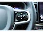 Volvo XC60 T6 Plug-in hybrid AWD Ultra Dark | Panoramadak | Luchtvering | Trekhaak | Head-up display | Verwarmbare voorstoelen, achterbank en stuurwiel | Premium audio by Harman Kardon | Adaptieve cruise control |