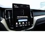 Volvo XC60 T6 Plug-in hybrid AWD Ultra Dark | Panoramadak | Luchtvering | Trekhaak | Head-up display | Verwarmbare voorstoelen, achterbank en stuurwiel | Premium audio by Harman Kardon | Adaptieve cruise control |