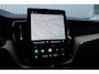 Volvo XC60 T6 Plug-in hybrid AWD Ultra Dark | Panoramadak | Luchtvering | Trekhaak | Head-up display | Verwarmbare voorstoelen, achterbank en stuurwiel | Premium audio by Harman Kardon | Adaptieve cruise control |