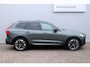 Volvo XC60 T6 Plug-in hybrid AWD Ultra Dark | Panoramadak | Luchtvering | Trekhaak | Head-up display | Verwarmbare voorstoelen, achterbank en stuurwiel | Premium audio by Harman Kardon | Adaptieve cruise control |