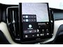 Volvo XC60 T6 Plug-in hybrid AWD Ultra Dark | Panoramadak | Luchtvering | Trekhaak | Head-up display | Verwarmbare voorstoelen, achterbank en stuurwiel | Premium audio by Harman Kardon | Adaptieve cruise control |