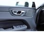 Volvo XC60 T6 Plug-in hybrid AWD Ultra Dark | Panoramadak | Luchtvering | Trekhaak | Head-up display | Verwarmbare voorstoelen, achterbank en stuurwiel | Premium audio by Harman Kardon | Adaptieve cruise control |