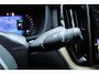 Volvo XC60 T6 Plug-in hybrid AWD Ultra Dark | Panoramadak | Luchtvering | Trekhaak | Head-up display | Verwarmbare voorstoelen, achterbank en stuurwiel | Premium audio by Harman Kardon | Adaptieve cruise control |
