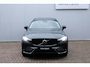 Volvo XC60 T6 Plug-in hybrid AWD Ultra Dark | Panoramadak | Luchtvering | Trekhaak | Head-up display | Verwarmbare voorstoelen, achterbank en stuurwiel | Premium audio by Harman Kardon | Adaptieve cruise control |