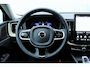 Volvo XC60 T6 Plug-in hybrid AWD Ultra Dark | Panoramadak | Luchtvering | Trekhaak | Head-up display | Verwarmbare voorstoelen, achterbank en stuurwiel | Premium audio by Harman Kardon | Adaptieve cruise control |
