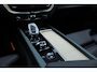 Volvo XC60 T6 Plug-in hybrid AWD Ultra Dark | Panoramadak | Luchtvering | Trekhaak | Head-up display | Verwarmbare voorstoelen, achterbank en stuurwiel | Premium audio by Harman Kardon | Adaptieve cruise control |