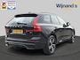 Volvo XC60 2.0 B4 R-Design Trekhaak | Leer | 360gr camera | navi | Pano | Stoelverwarming | Keyless | MHEV