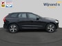 Volvo XC60 2.0 B4 R-Design Trekhaak | Leer | 360gr camera | navi | Pano | Stoelverwarming | Keyless | MHEV