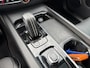 Volvo XC60 2.0 B4 R-Design Trekhaak | Leer | 360gr camera | navi | Pano | Stoelverwarming | Keyless | MHEV