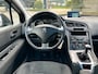 Peugeot 5008 1.2 PureTech Style 7p. Achteruit camera*Navigatie*Pano*Dealer onderhouden*Cruise*NAP*Clima*LM velgen*Parkeersensoren*