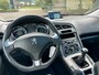Peugeot 5008 1.2 PureTech Style 7p. Achteruit camera*Navigatie*Pano*Dealer onderhouden*Cruise*NAP*Clima*LM velgen*Parkeersensoren*