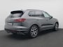 Volkswagen Touareg 3.0 TSi eHybrid 4MOTION R 462PK Aut. SOH 86%, Panoramadak, Trekhaak, Alarm, Keyless, Side Assist, Memorystoel, Stoel-Stuurverwarming, 20" LM velgen