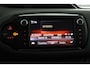 Toyota Yaris 1.3 VVT-i Aspiration | Navigatie | Trekhaak | parkeer sensoren voor | stootlijsten set |