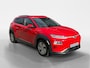 Hyundai Kona Electric EV Fashion 64 kWh 204PK | Warmtepomp | SOH 100 % | Navigatie | Apple Carplay & Android Auto | Adaptive cruise control | Climate control | Head-up display | Parkeersensoren achter | Trekhaak |