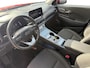 Hyundai Kona Electric EV Fashion 64 kWh 204PK | Warmtepomp | SOH 100 % | Navigatie | Apple Carplay & Android Auto | Adaptive cruise control | Climate control | Head-up display | Parkeersensoren achter | Trekhaak |