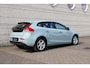 Volvo V40 2.0 T2 R-Design | Achteropkomend verkeer waarschuwing | Aluminium interieur afwerking | Bots herkenning en activatie | Centrale deurvergrendeling met afstandsbediening | Start/stop systeem | Cruise control | Navigatiesysteem full map + hard disk