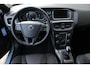 Volvo V40 2.0 T2 R-Design | Achteropkomend verkeer waarschuwing | Aluminium interieur afwerking | Bots herkenning en activatie | Centrale deurvergrendeling met afstandsbediening | Start/stop systeem | Cruise control | Navigatiesysteem full map + hard disk