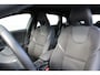 Volvo V40 2.0 T2 R-Design | Achteropkomend verkeer waarschuwing | Aluminium interieur afwerking | Bots herkenning en activatie | Centrale deurvergrendeling met afstandsbediening | Start/stop systeem | Cruise control | Navigatiesysteem full map + hard disk