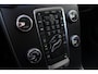 Volvo V40 2.0 T2 R-Design | Achteropkomend verkeer waarschuwing | Aluminium interieur afwerking | Bots herkenning en activatie | Centrale deurvergrendeling met afstandsbediening | Start/stop systeem | Cruise control | Navigatiesysteem full map + hard disk