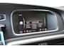 Volvo V40 2.0 T2 R-Design | Achteropkomend verkeer waarschuwing | Aluminium interieur afwerking | Bots herkenning en activatie | Centrale deurvergrendeling met afstandsbediening | Start/stop systeem | Cruise control | Navigatiesysteem full map + hard disk