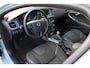 Volvo V40 2.0 T2 R-Design | Achteropkomend verkeer waarschuwing | Aluminium interieur afwerking | Bots herkenning en activatie | Centrale deurvergrendeling met afstandsbediening | Start/stop systeem | Cruise control | Navigatiesysteem full map + hard disk