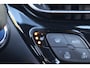 Toyota C-HR / C-HR+ 1.8 Hybrid Bi-Tone STOEL/STUURVERW PARK-SENSOREN DODEHOEK DETECTIE LM-VELGEN BLUETOOTH CAMERA LED