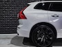 Volvo XC60 2.0 T8 PHEV AWD R-Design | Pano | Luchtvering | Leer | 20" | Leer | Vent. | HUD | Memo | Topv. |