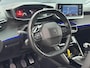 Peugeot 208 1.2 PureTech Allure ✓101pk✓D-riem vv 10-2025✓Dealer Onderhouden✓Carplay✓Draadloze telefoonlader✓360 ° Camera✓Afn Trekhaak✓Navi✓Clima✓Cruise✓Lm velgen✓6 Bak✓Keyless✓Halfleder✓Rijstrooksensor✓Pdc V+A✓N.A.P✓Apk tot 09-2028