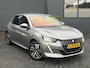 Peugeot 208 1.2 PureTech Allure ✓101pk✓D-riem vv 10-2025✓Dealer Onderhouden✓Carplay✓Draadloze telefoonlader✓360 ° Camera✓Afn Trekhaak✓Navi✓Clima✓Cruise✓Lm velgen✓6 Bak✓Keyless✓Halfleder✓Rijstrooksensor✓Pdc V+A✓N.A.P✓Apk tot 09-2028