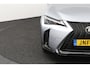 Lexus UX 250h F Sport Design | 18 Inch Lichtmetalen velgen | Elektrisch bedienbare achterklep | Lederen bekleding