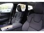 Volvo XC60 2.0 T6 Plug-in Hybrid AWD Ultra Dark | Trekhaak | Luchtvering | 360 Graden Camera | Panoramadak | Head-up Display | Harman Kardon Audio | Keyless Entry | Elektrische Achterklep | Elektrisch Verstelbare Voorstoelen | Stoelverwarming voor en achter | Cruise Control Adaptief | BLIS | Google Navigatie | Apple Carplay | Android Auto