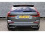 Volvo XC60 2.0 T6 Plug-in Hybrid AWD Ultra Dark | Trekhaak | Luchtvering | 360 Graden Camera | Panoramadak | Head-up Display | Harman Kardon Audio | Keyless Entry | Elektrische Achterklep | Elektrisch Verstelbare Voorstoelen | Stoelverwarming voor en achter | Cruise Control Adaptief | BLIS | Google Navigatie | Apple Carplay | Android Auto