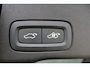 Volvo XC60 2.0 T6 Plug-in Hybrid AWD Ultra Dark | Trekhaak | Luchtvering | 360 Graden Camera | Panoramadak | Head-up Display | Harman Kardon Audio | Keyless Entry | Elektrische Achterklep | Elektrisch Verstelbare Voorstoelen | Stoelverwarming voor en achter | Cruise Control Adaptief | BLIS | Google Navigatie | Apple Carplay | Android Auto