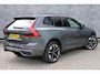 Volvo XC60 2.0 T6 Plug-in Hybrid AWD Ultra Dark | Trekhaak | Luchtvering | 360 Graden Camera | Panoramadak | Head-up Display | Harman Kardon Audio | Keyless Entry | Elektrische Achterklep | Elektrisch Verstelbare Voorstoelen | Stoelverwarming voor en achter | Cruise Control Adaptief | BLIS | Google Navigatie | Apple Carplay | Android Auto