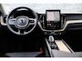 Volvo XC60 2.0 T6 Plug-in Hybrid AWD Ultra Dark | Trekhaak | Luchtvering | 360 Graden Camera | Panoramadak | Head-up Display | Harman Kardon Audio | Keyless Entry | Elektrische Achterklep | Elektrisch Verstelbare Voorstoelen | Stoelverwarming voor en achter | Cruise Control Adaptief | BLIS | Google Navigatie | Apple Carplay | Android Auto