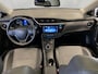 Toyota Auris 1.8 HYBRID EXECUTIVE AUTOMAAT . PANORAMA DAK . STOEL VERWARMING . PDC VOOR/ACHTER .