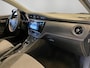 Toyota Auris 1.8 HYBRID EXECUTIVE AUTOMAAT . PANORAMA DAK . STOEL VERWARMING . PDC VOOR/ACHTER .