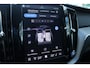 Volvo XC60 2.0 T8 Plug-in hybrid AWD Ultimate Bright | Stuurverwarming | Stoelverwarming | Apple Carplay | Trekhaak | Panoramadak | Lederen bekleding | Achterbank verwarmd |