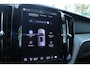 Volvo XC60 2.0 T8 Plug-in hybrid AWD Ultimate Bright | Stuurverwarming | Stoelverwarming | Apple Carplay | Trekhaak | Panoramadak | Lederen bekleding | Achterbank verwarmd |