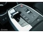 BMW IX2 eDrive20 67 kWh | 100% SOH | M-Sportpakket | Harman Kardon | Pano | Trekhaak | ACC | Camera | M-Sportpakket Pro | Stoelverwarming | LED |