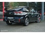 BMW IX2 eDrive20 67 kWh | 100% SOH | M-Sportpakket | Harman Kardon | Pano | Trekhaak | ACC | Camera | M-Sportpakket Pro | Stoelverwarming | LED |