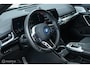 BMW IX2 eDrive20 67 kWh | 100% SOH | M-Sportpakket | Harman Kardon | Pano | Trekhaak | ACC | Camera | M-Sportpakket Pro | Stoelverwarming | LED |