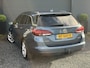 Opel Astra Sports Tourer 1.0 Innovation ✓1e Eigenaar✓Camera✓Trekhaak✓Carplay✓Navi✓Halfleder✓105pk✓Pdc V+A✓Recent beurt gehad✓Clima✓Cruise✓Rijstrooksensor✓N.A.P✓Apk tot 10-2027