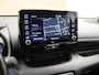 Toyota Yaris 1.5 Hybrid Launch Edition - ORIGINEEL NEDERLANDSE AUTO - AFKOMSTIG VAN 1E EIGENAAR - NAVIGATIE - DODEHOEK DETECTIE - PARKEERSENSOREN VOOR/ ACHTER - DRAADLOZE TELEFOONLADER - 17 INCH LICHT METALEN VELGEN - KEYLESS ENTRY/ START - STOELVERWARMING - HEAD UP DISPLAY