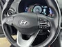 Hyundai Kona Electric EV COMFORT 64 kWh | SoH 95%! | PDC | 3 FASE | WARMTEPOMP | CAMERA | CLIMA | CRUISE ADAPT. | NAVI | PRIVACY GLASS | DAKRAILING | APPLE CAR PLAY & ADROID AUTO |
