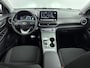 Hyundai Kona Electric EV COMFORT 64 kWh | SoH 95%! | PDC | 3 FASE | WARMTEPOMP | CAMERA | CLIMA | CRUISE ADAPT. | NAVI | PRIVACY GLASS | DAKRAILING | APPLE CAR PLAY & ADROID AUTO |