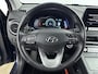 Hyundai Kona Electric EV COMFORT 64 kWh | SoH 95%! | PDC | 3 FASE | WARMTEPOMP | CAMERA | CLIMA | CRUISE ADAPT. | NAVI | PRIVACY GLASS | DAKRAILING | APPLE CAR PLAY & ADROID AUTO |