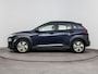 Hyundai Kona Electric EV COMFORT 64 kWh | SoH 95%! | PDC | 3 FASE | WARMTEPOMP | CAMERA | CLIMA | CRUISE ADAPT. | NAVI | PRIVACY GLASS | DAKRAILING | APPLE CAR PLAY & ADROID AUTO |