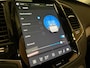 Volvo XC90 T8 AWD Recharge Plus Bright | Luchtvering | Trekhaak | 360 Camera | Harman Kardon | 455pk | Adaptieve Cruise Control | Stoelverwarming voor+achter | Stuurwielverwarming | Schuifdak | Full LED Meesturende koplampen | Pilot Assist | BLIS Dode Hoek Detectie | Elektrische voorstoelen geheugen | Lederen bekleding | Zitting verlenging voorstoelen | Lederen dashboard | 20 Inch | Google Infotainment | Keyless Drive | Privacy Glass | Elektrisch bedienbare achterklep | Geïntegreerd kinderzitje achterin | Geïntegreerde zongordijnen achterportieren | Verlichte instaplijsten | 7-Persoons | 4-Zone Climate Control | DAB Radio | Apple Carplay/Android Auto | Platinum Grey |